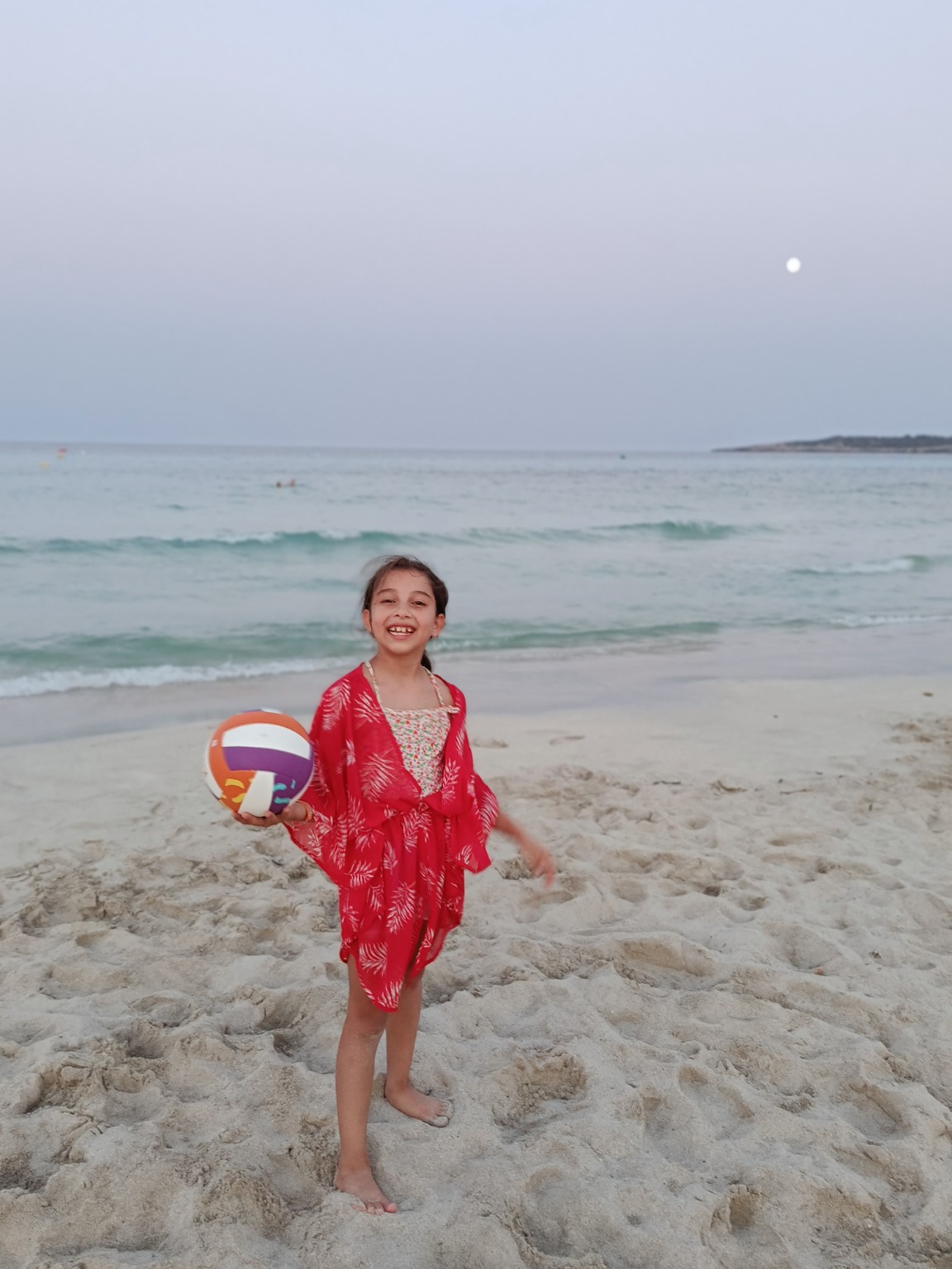 Zaira disfrutando en la playa